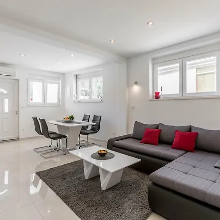 Apartments Amore דירה